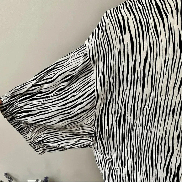Three Dots Zebra Print Tie Front Button Down Blouse Black White High Low Hem L - Picture 11 of 15